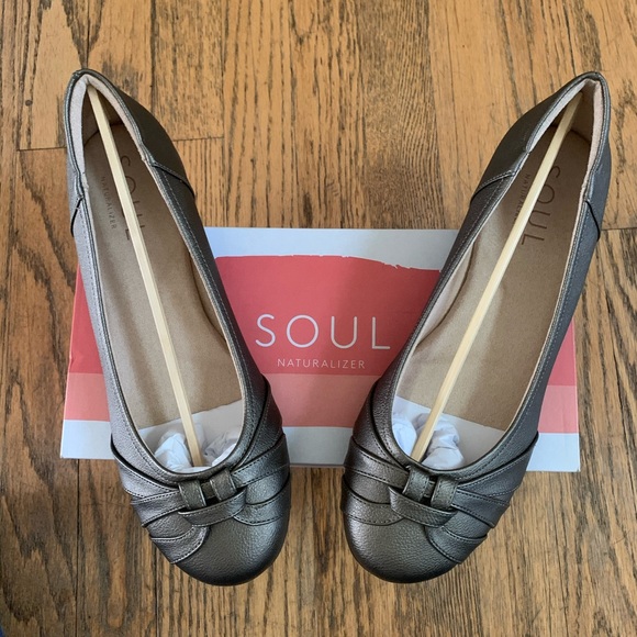 naturalizer flats with arch support